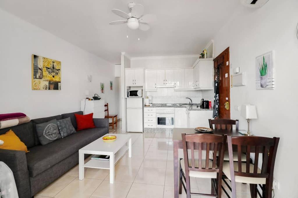 Capistrano Village, 1 bedroom + free wi-fi Nerja Esterno foto