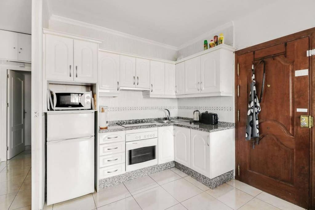 Capistrano Village, 1 bedroom + free wi-fi Nerja Esterno foto